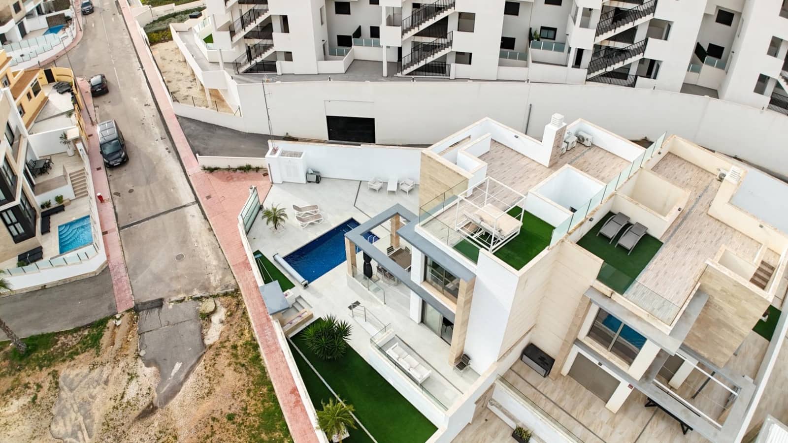 4 Zimmer Villa zu verkaufen in Orihuela Costa mit Pool - 570.000 € (Ref: 9840957)