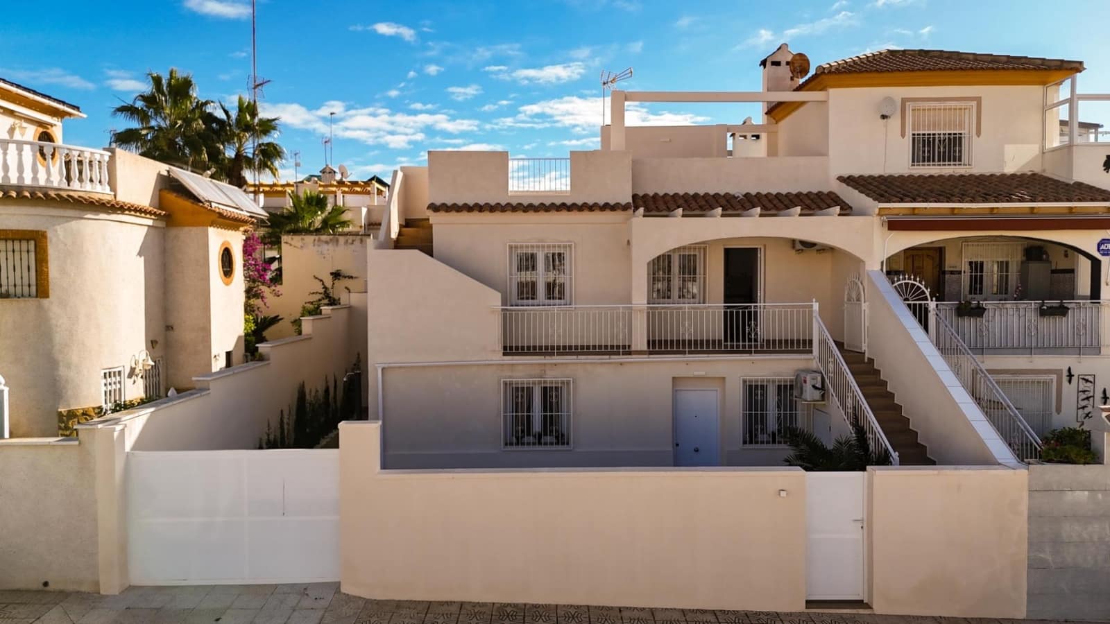 4 Zimmer Villa zu verkaufen in Torrevieja mit Pool Garage - 369.000 € (Ref: 9840958)