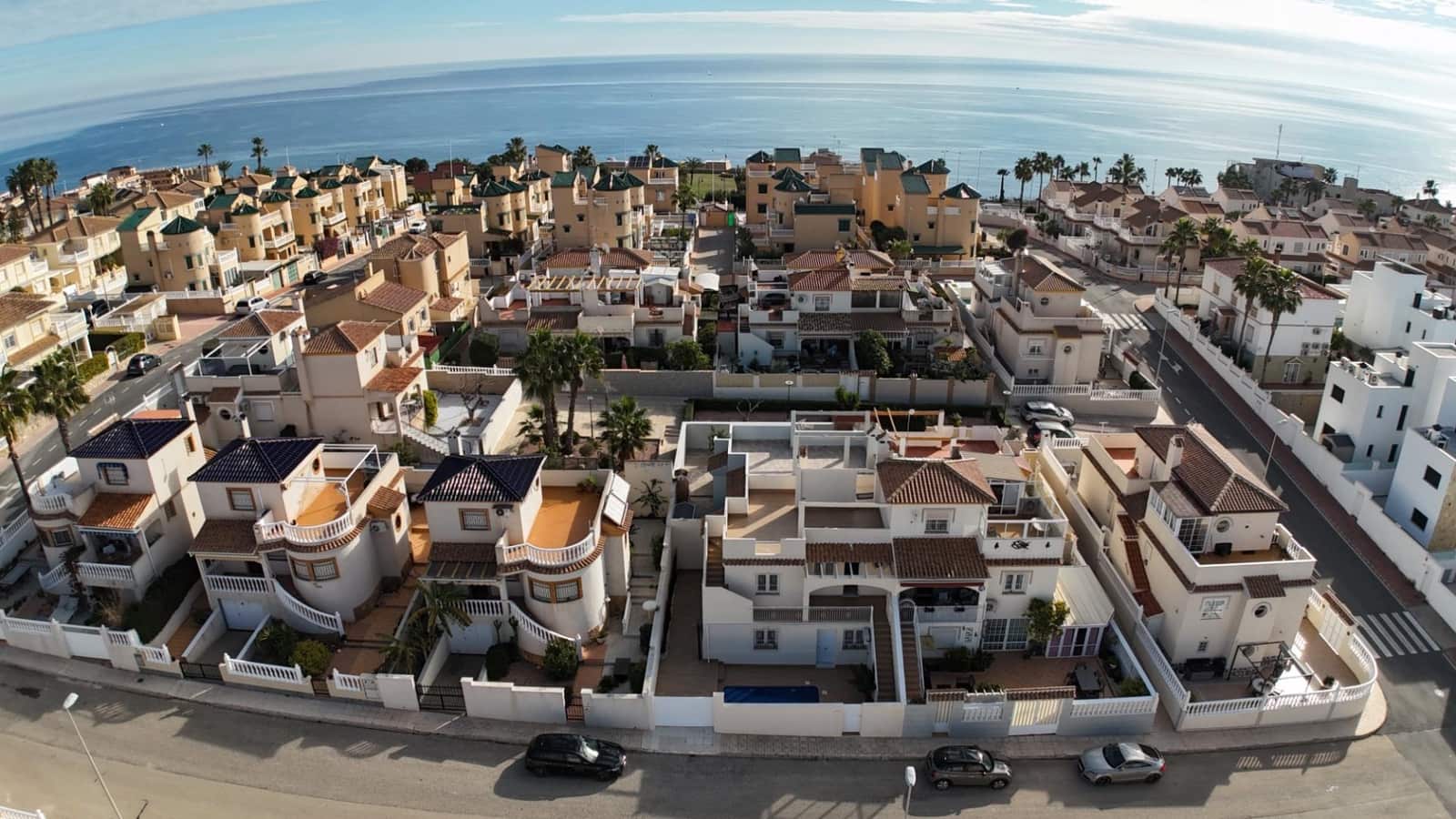 4 Zimmer Villa zu verkaufen in Torrevieja mit Pool Garage - 369.000 € (Ref: 9840958)