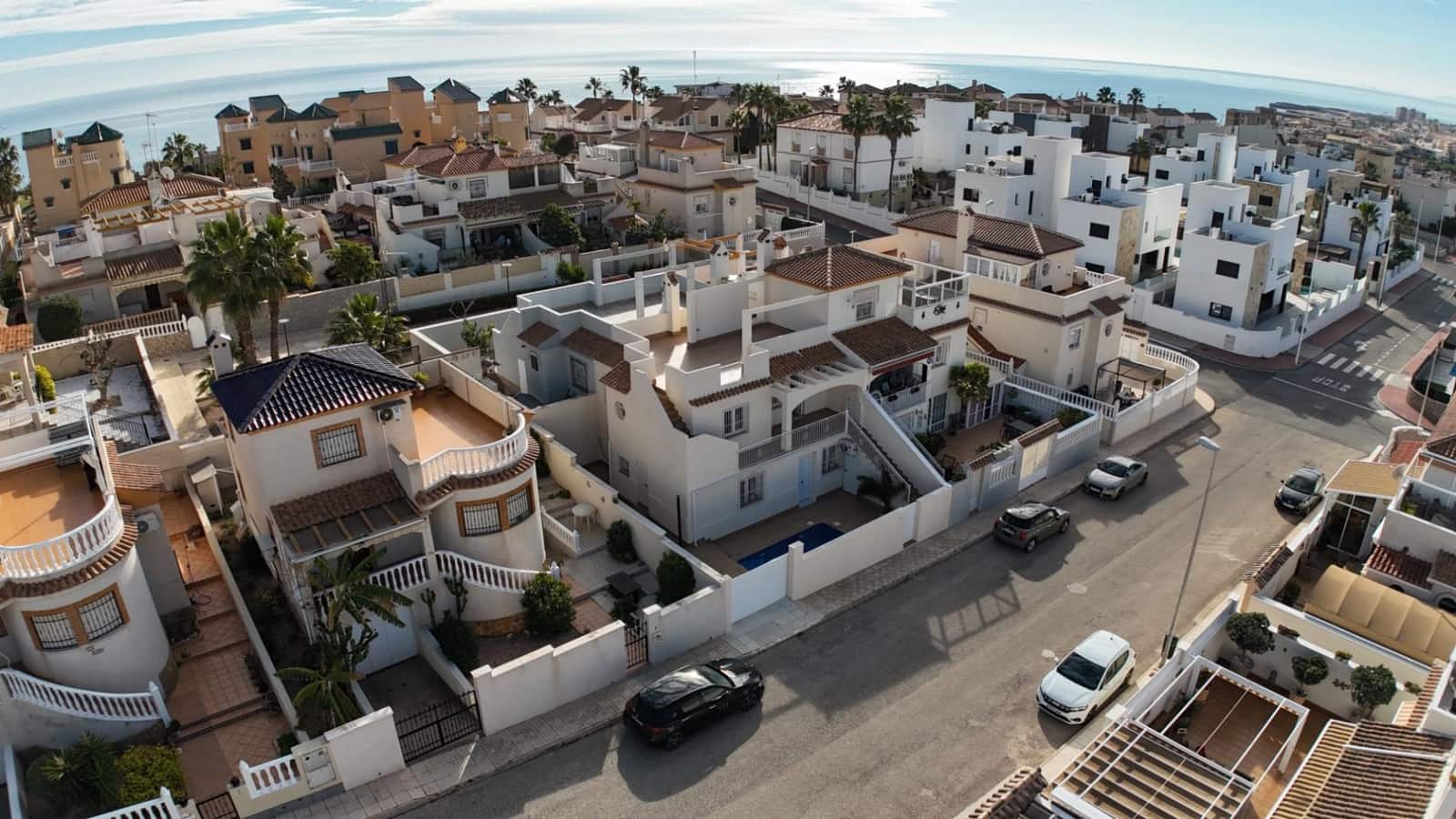 4 Zimmer Villa zu verkaufen in Torrevieja mit Pool Garage - 369.000 € (Ref: 9840958)
