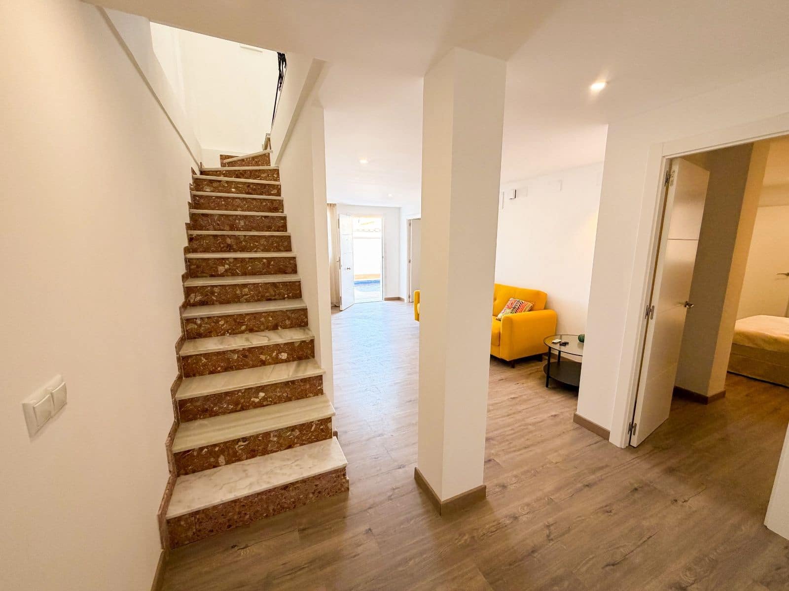 4 Zimmer Villa zu verkaufen in Torrevieja mit Pool Garage - 369.000 € (Ref: 9840958)