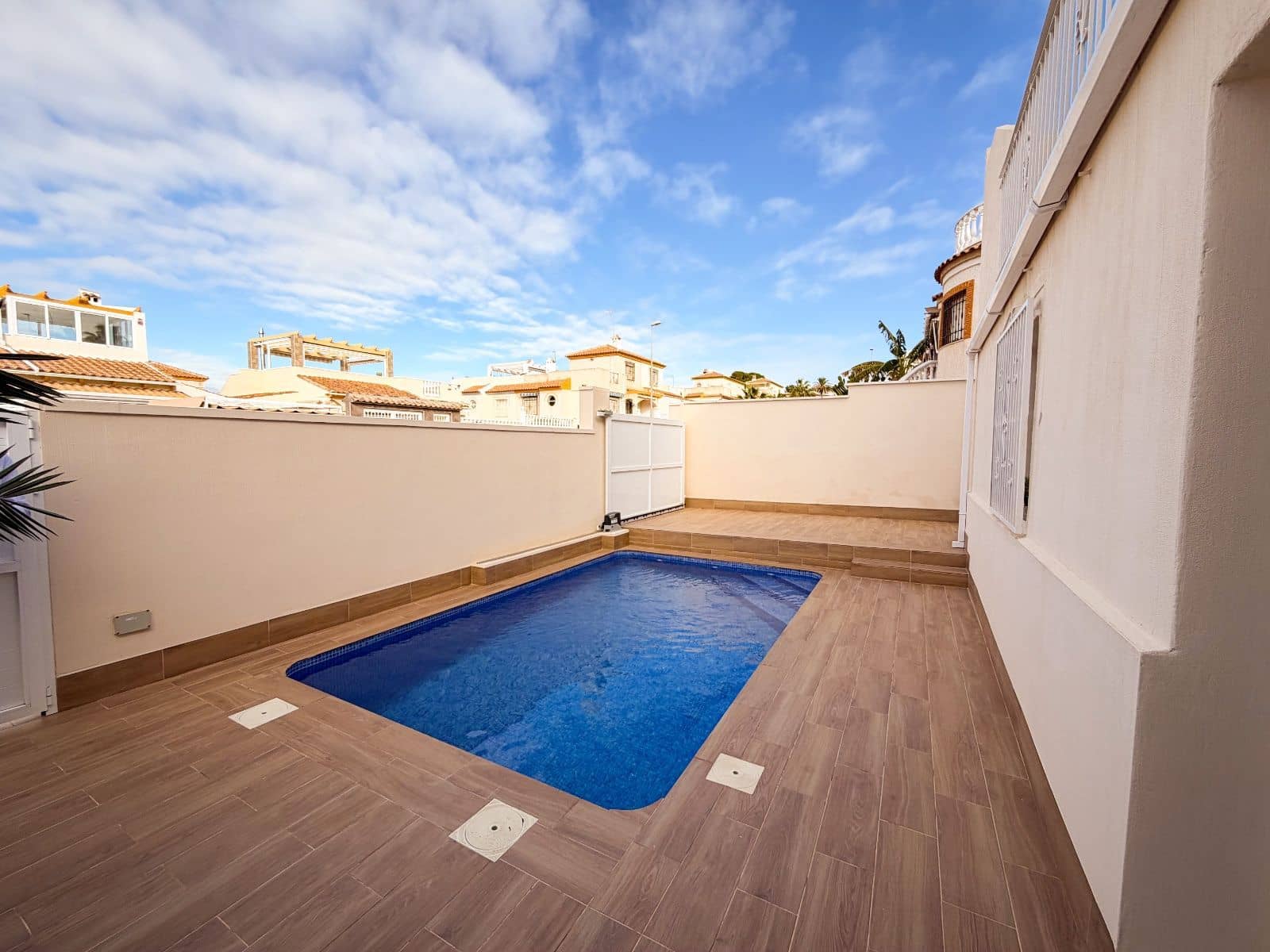 4 Zimmer Villa zu verkaufen in Torrevieja mit Pool Garage - 369.000 € (Ref: 9840958)