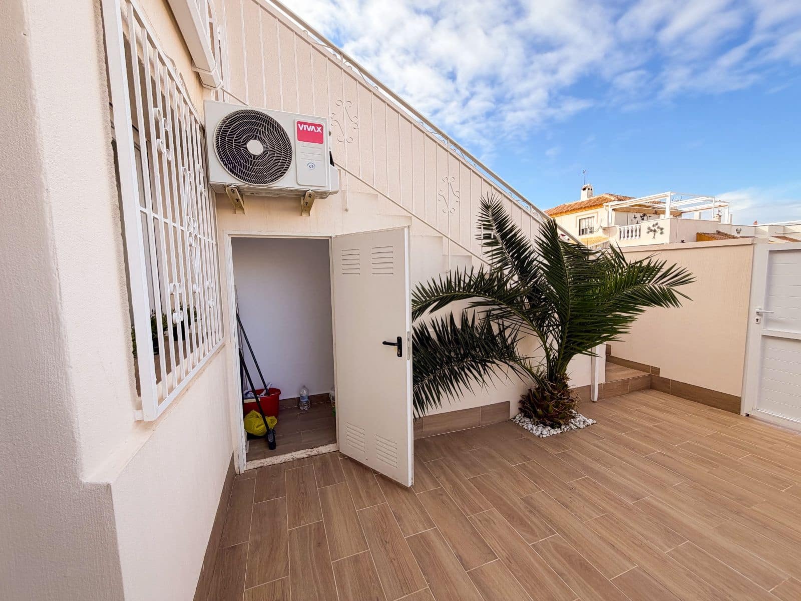 4 Zimmer Villa zu verkaufen in Torrevieja mit Pool Garage - 369.000 € (Ref: 9840958)