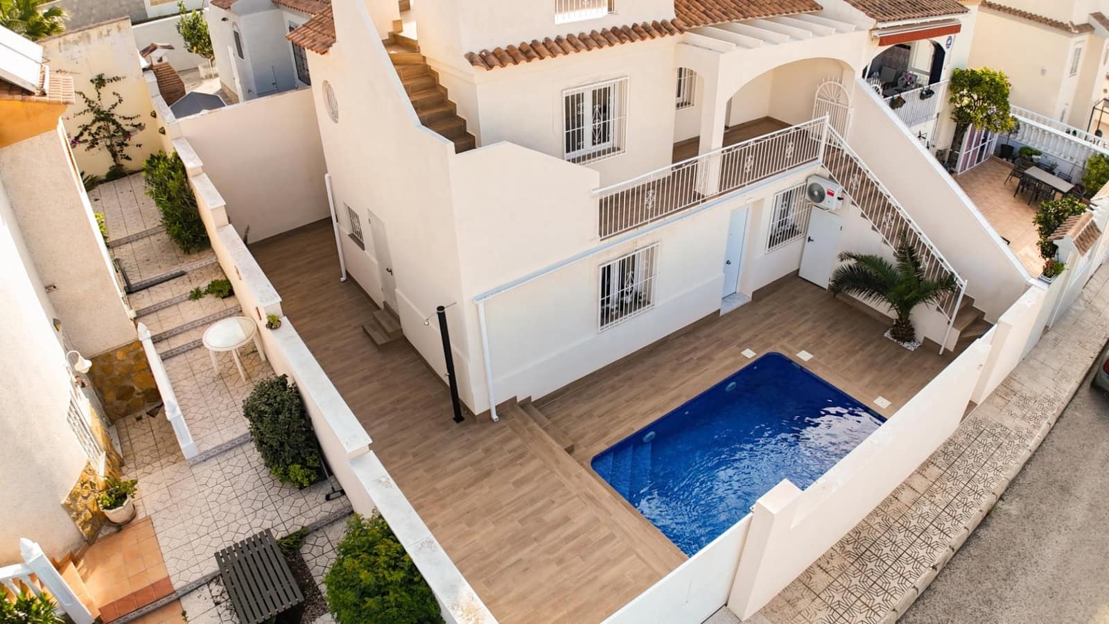 4 Zimmer Villa zu verkaufen in Torrevieja mit Pool Garage - 369.000 € (Ref: 9840958)