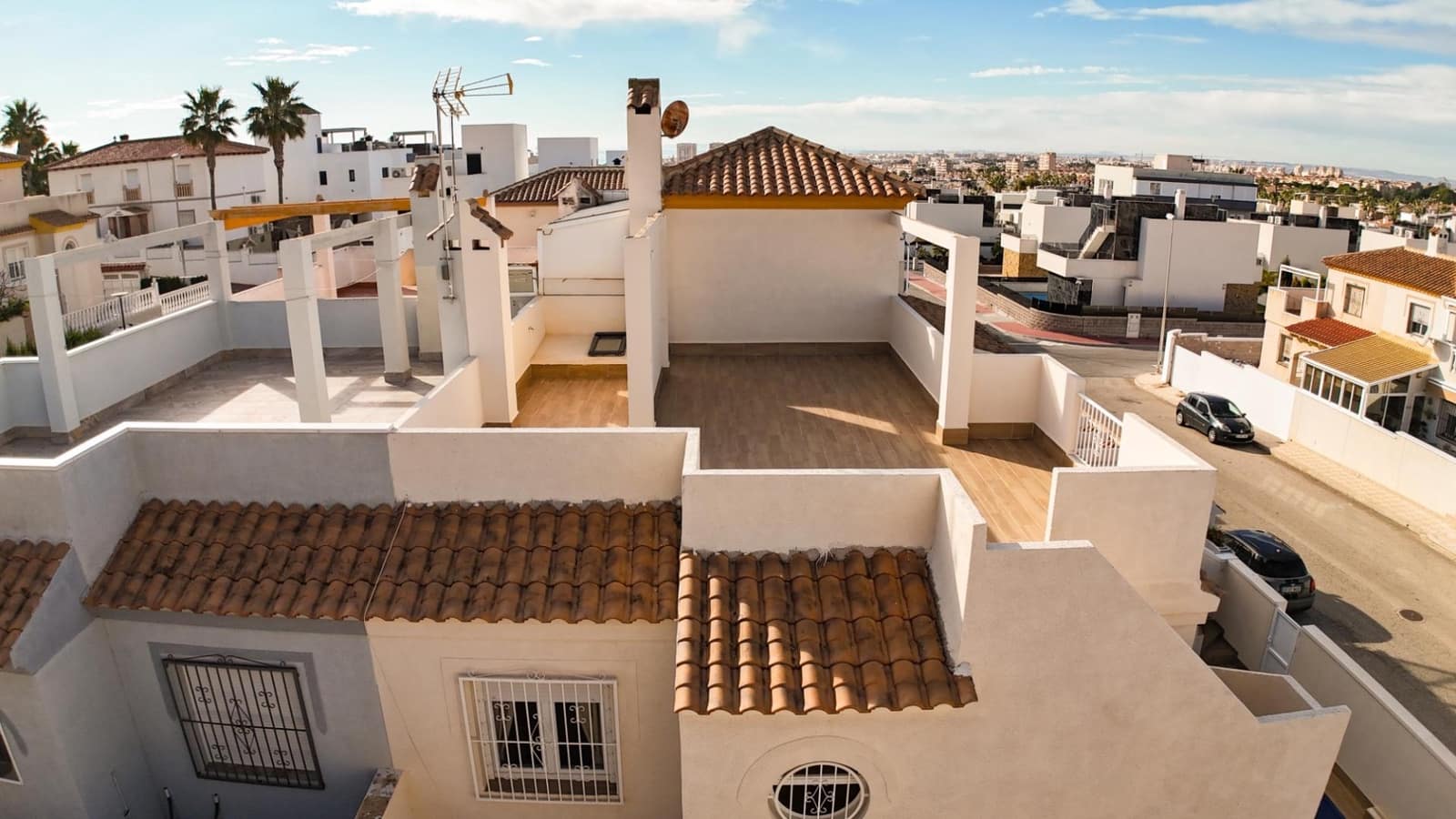 4 Zimmer Villa zu verkaufen in Torrevieja mit Pool Garage - 369.000 € (Ref: 9840958)