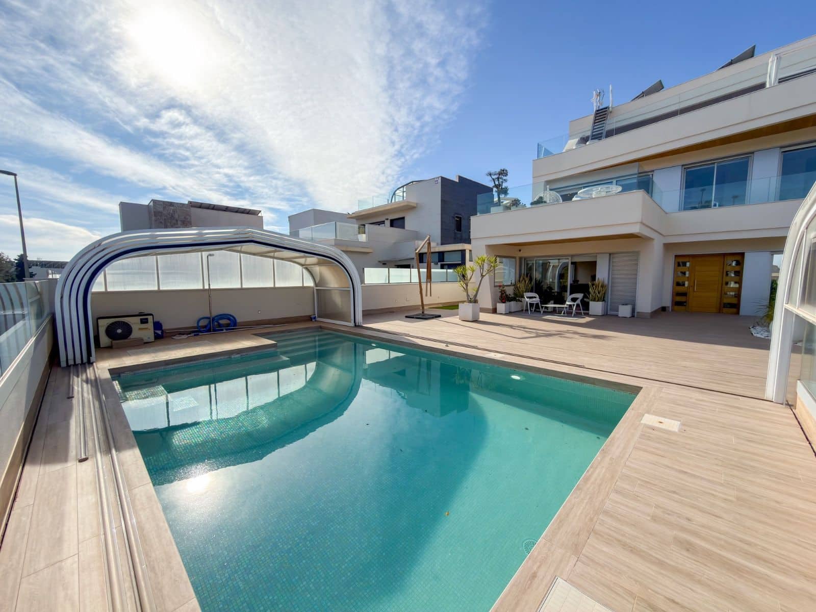 4 Zimmer Villa zu verkaufen in Campoamor mit Pool Garage - 1.890.000 € (Ref: 9840960)
