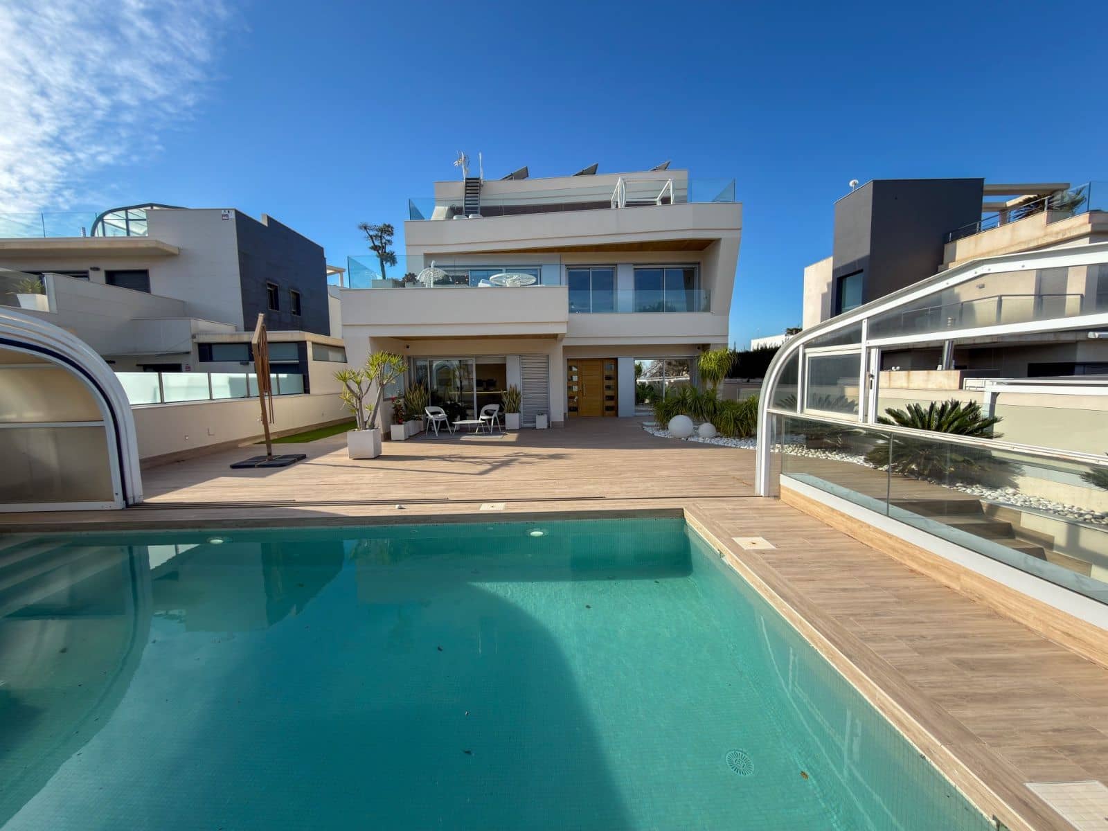 4 Zimmer Villa zu verkaufen in Campoamor mit Pool Garage - 1.890.000 € (Ref: 9840960)