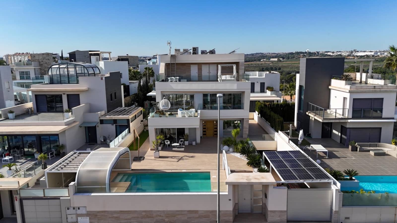 4 Zimmer Villa zu verkaufen in Campoamor mit Pool Garage - 1.890.000 € (Ref: 9840960)