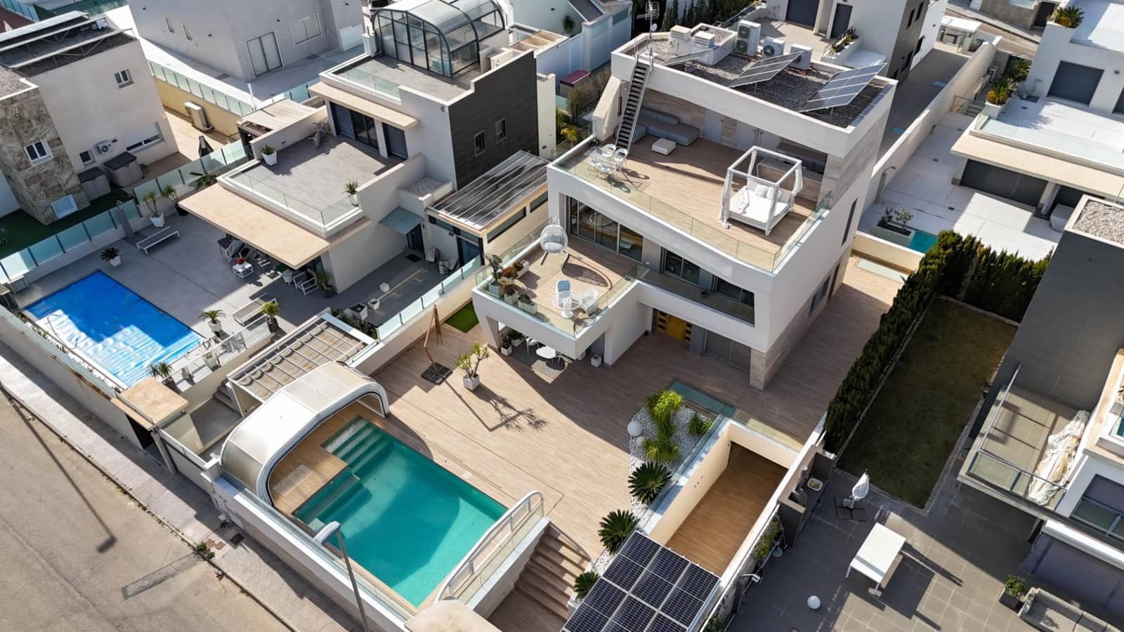 4 Zimmer Villa zu verkaufen in Campoamor mit Pool Garage - 1.890.000 € (Ref: 9840960)