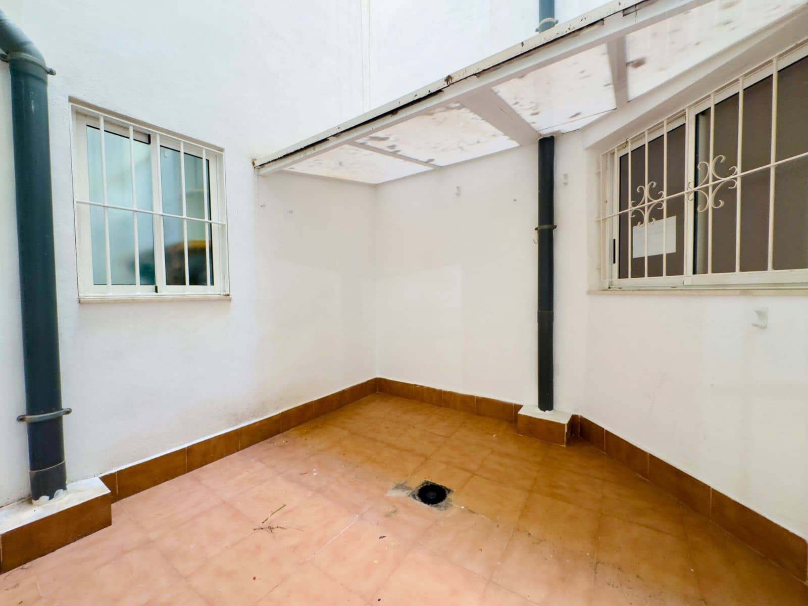 2 bedroom Apartment for sale in Torrevieja with pool garage - € 127,900 (Ref: 9840961)