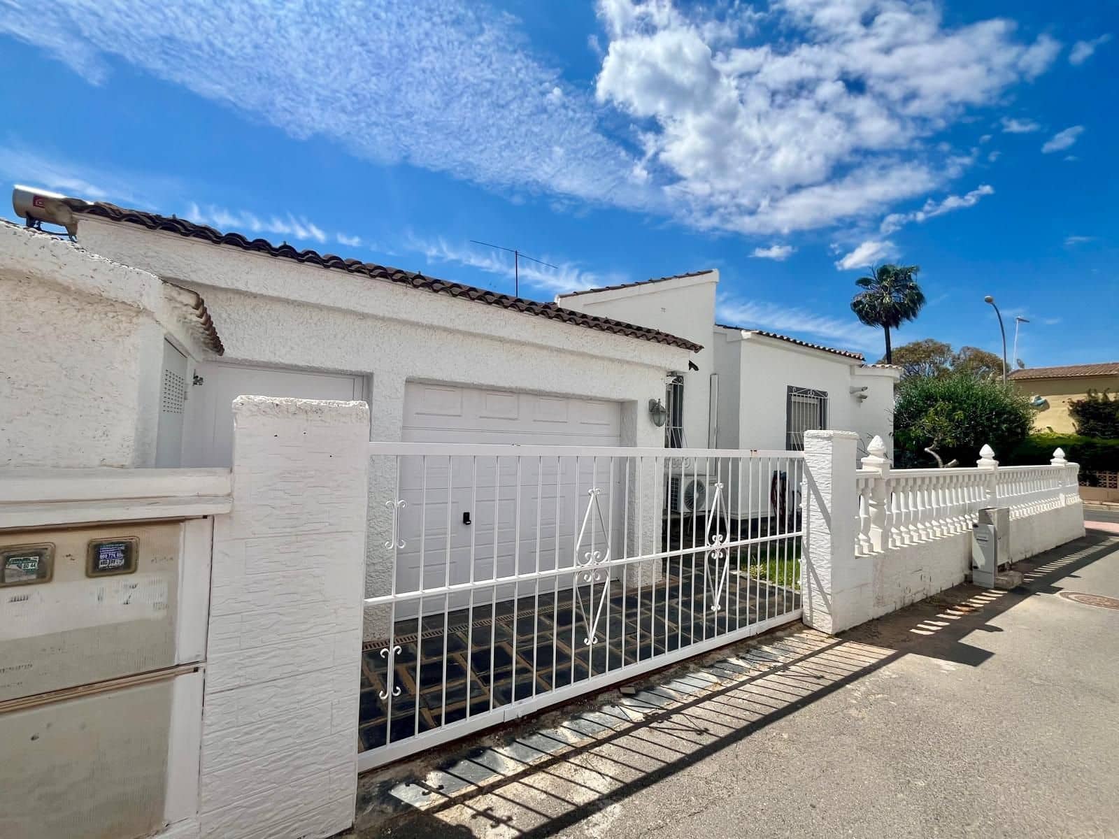 3 Zimmer Villa zu verkaufen in La Florida mit Pool - 335.000 € (Ref: 9840984)