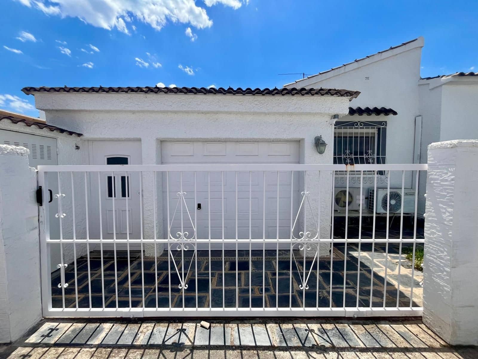 3 Zimmer Villa zu verkaufen in La Florida mit Pool - 335.000 € (Ref: 9840984)