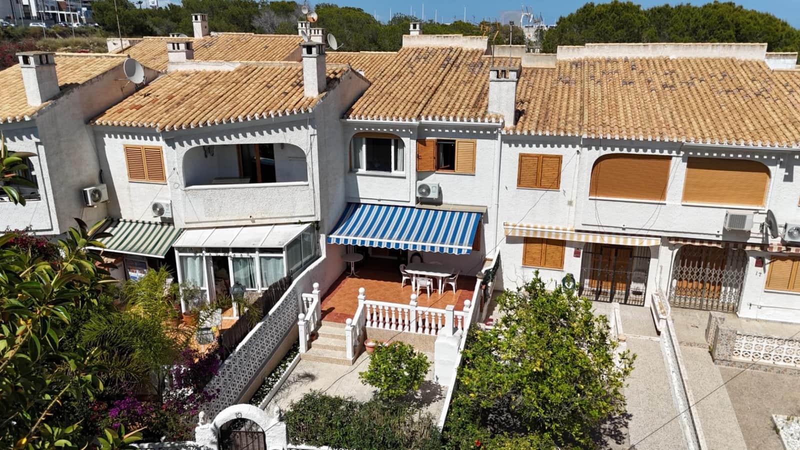 Chalet de 3 habitaciones en Orihuela Costa en venta - 249.000 € (Ref: 9841024)