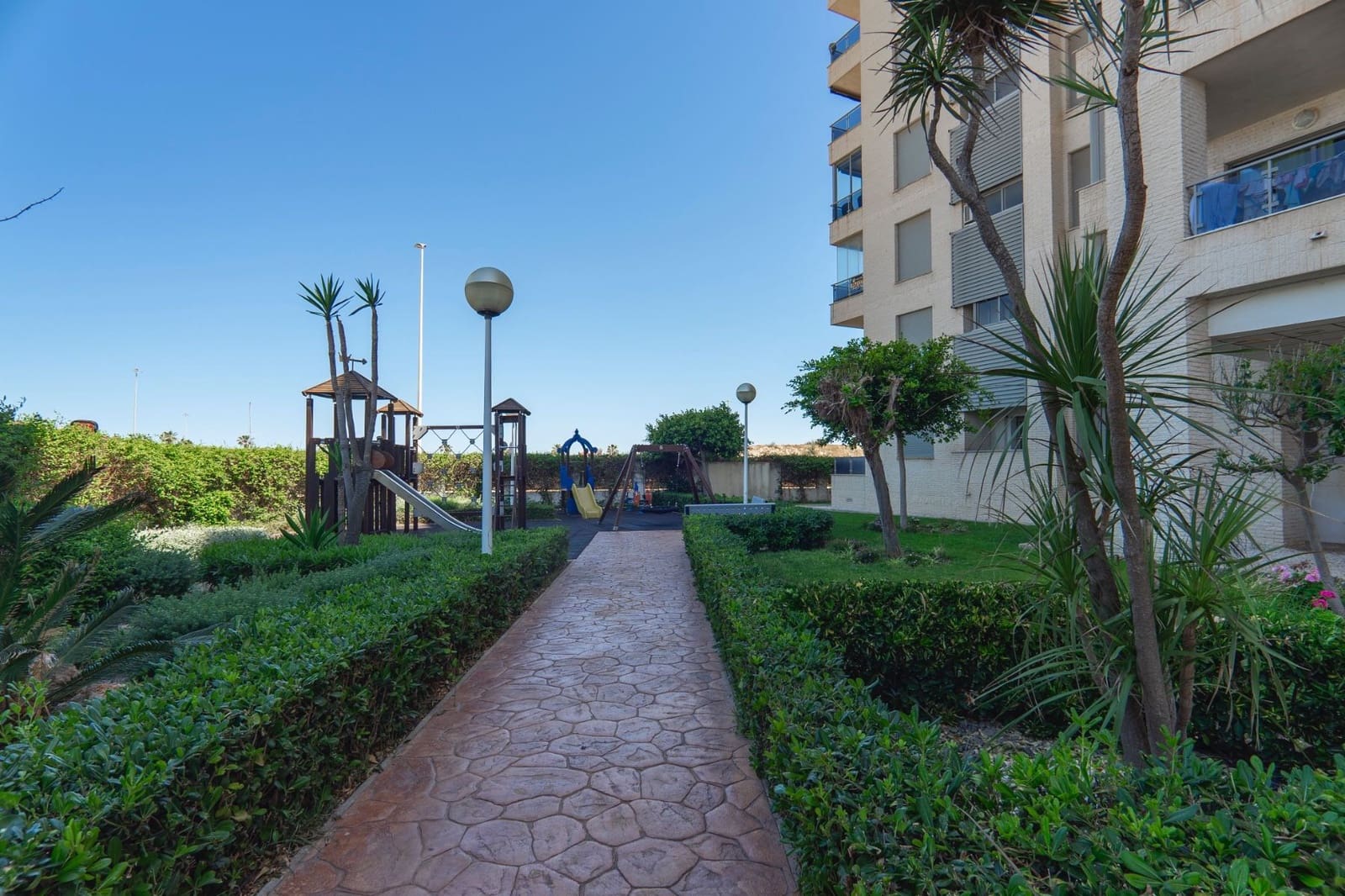 3 bedroom Apartment for sale in Guardamar del Segura with pool - € 340,000 (Ref: 9846665)