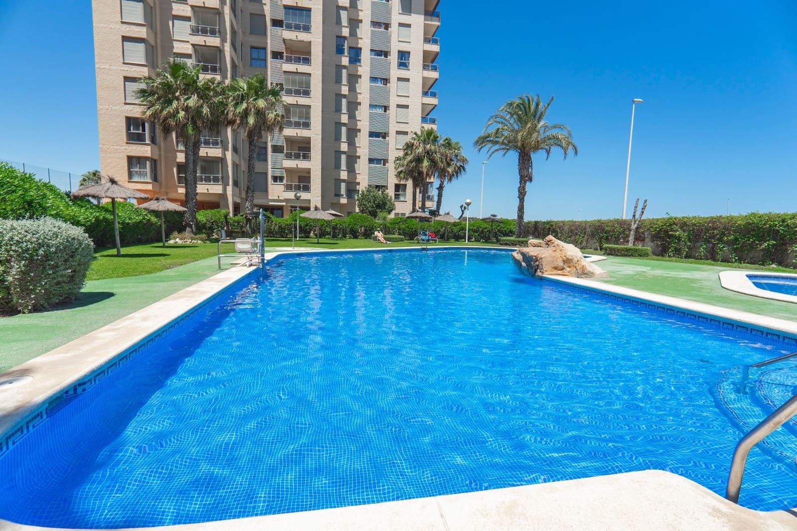 3 bedroom Apartment for sale in Guardamar del Segura with pool - € 340,000 (Ref: 9846665)