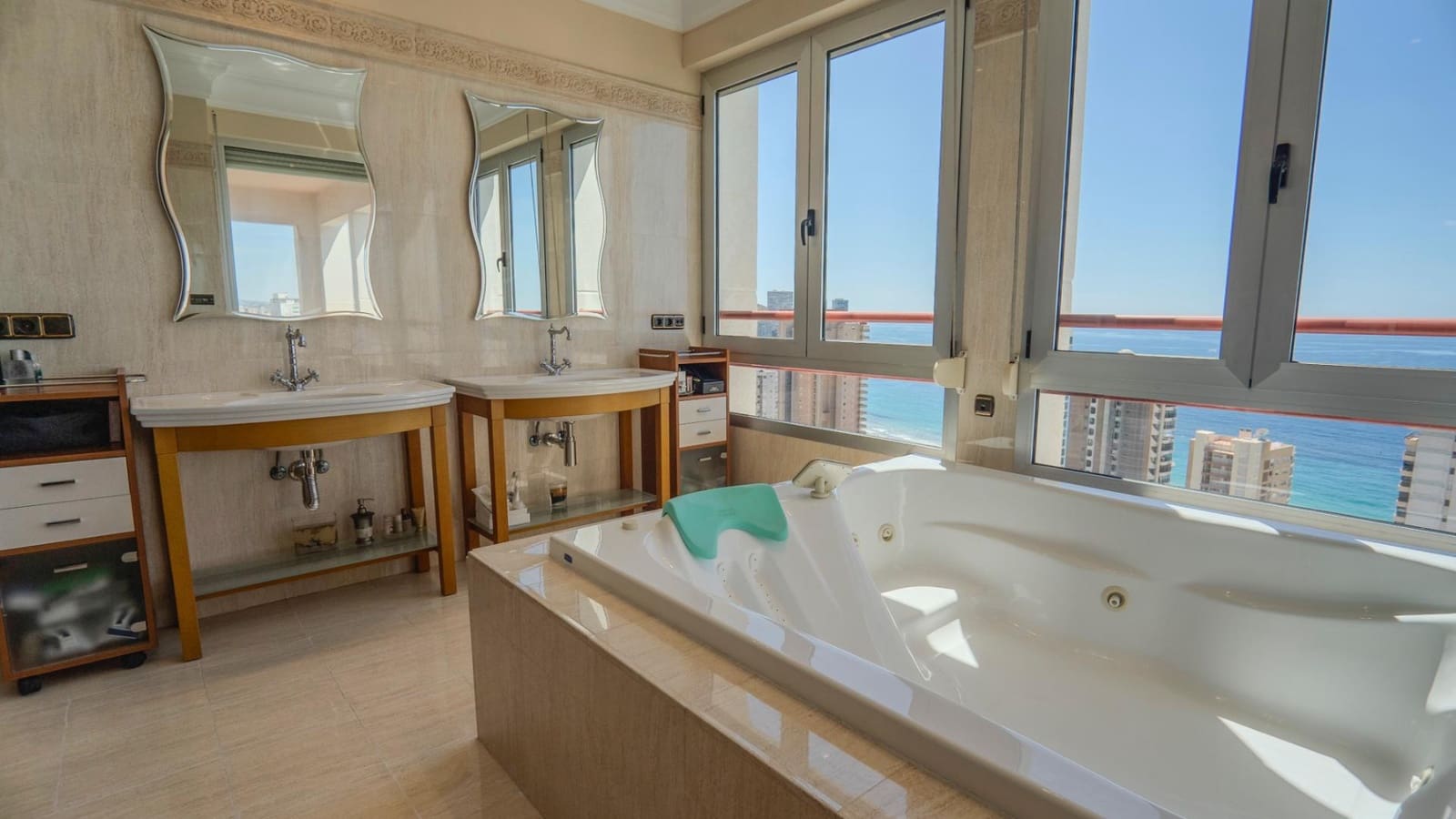 5 soveværelse Lejlighed til salg i Benidorm med swimmingpool - € 1.700.000 (Ref: 9846669)