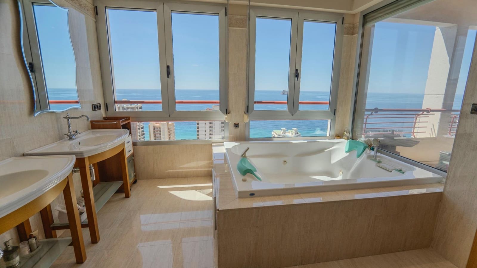 5 soveværelse Lejlighed til salg i Benidorm med swimmingpool - € 1.700.000 (Ref: 9846669)
