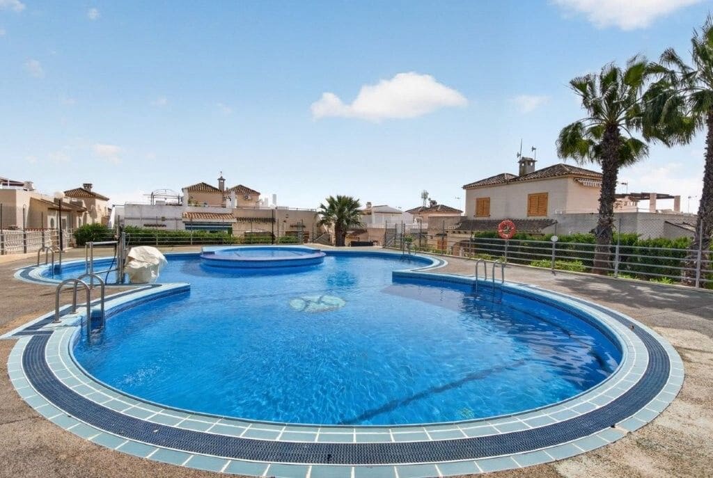 4 chambre Appartement à vendre à Torrevieja avec piscine - 185 000 € (Ref: 9849672)