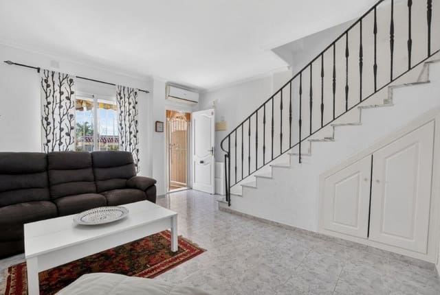 2 makuuhuone Omakotitalo myytävänä paikassa Centro, Torrevieja mukana uima-altaan - 219 000 € (Ref: 9849736)