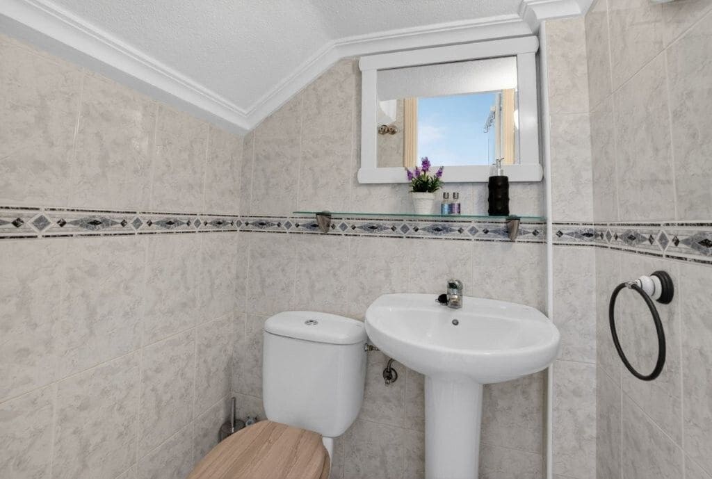 2 makuuhuone Omakotitalo myytävänä paikassa Torrevieja mukana uima-altaan - 219 000 € (Ref: 9849736)