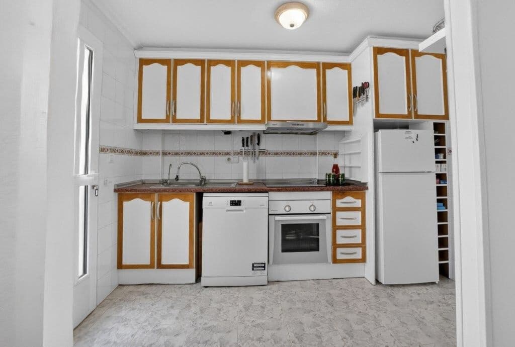 2 makuuhuone Omakotitalo myytävänä paikassa Torrevieja mukana uima-altaan - 219 000 € (Ref: 9849736)