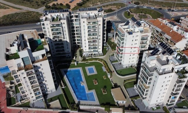 2 soveværelse Lejlighed til salg i Centro, Torrevieja - € 339.995 (Ref: 9852057)