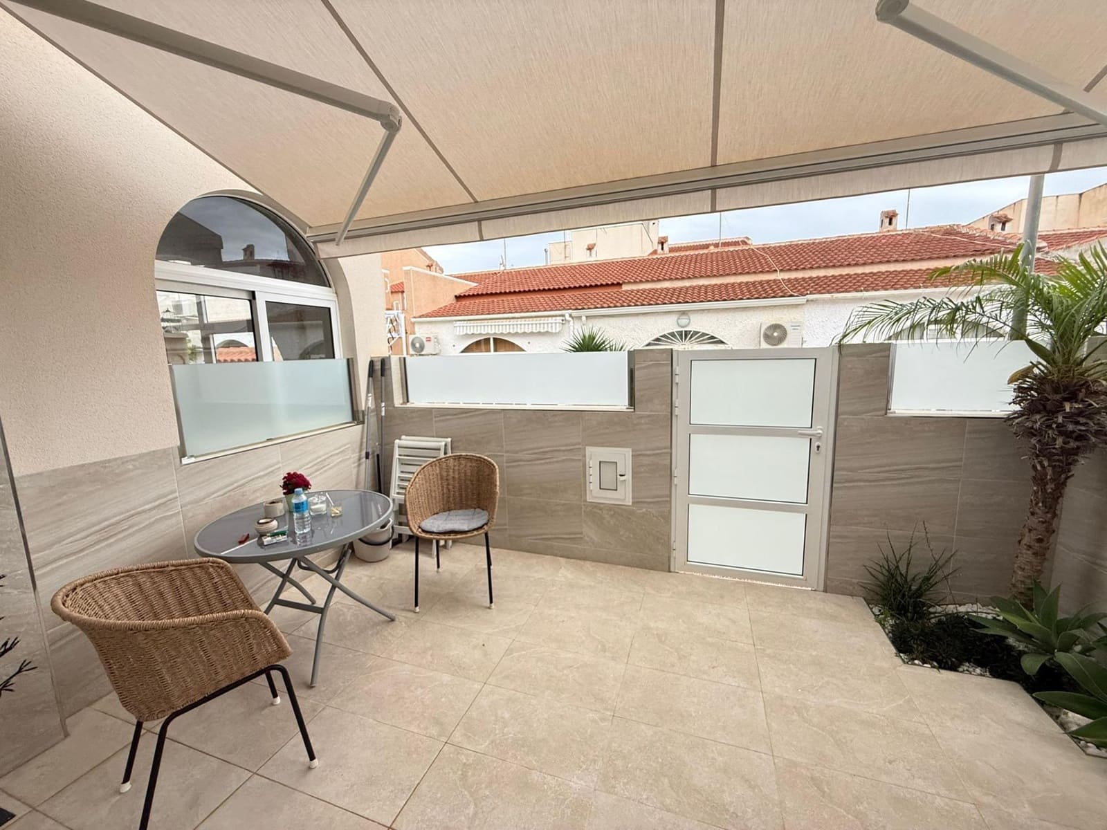 2 Zimmer Reihenhaus zu verkaufen in Torrevieja - 212.000 € (Ref: 9852061)