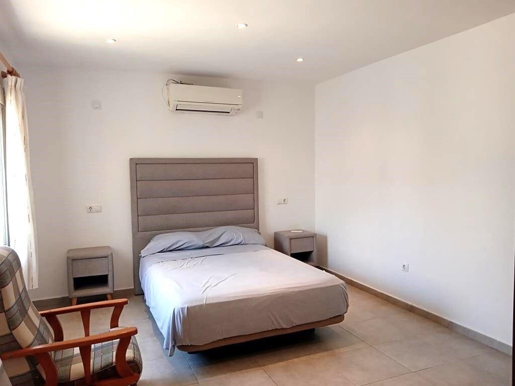 4 slaapkamer Halfvrijstaande villa te koop in Los Montesinos met zwembad garage - € 285.000 (Ref: 9852062)