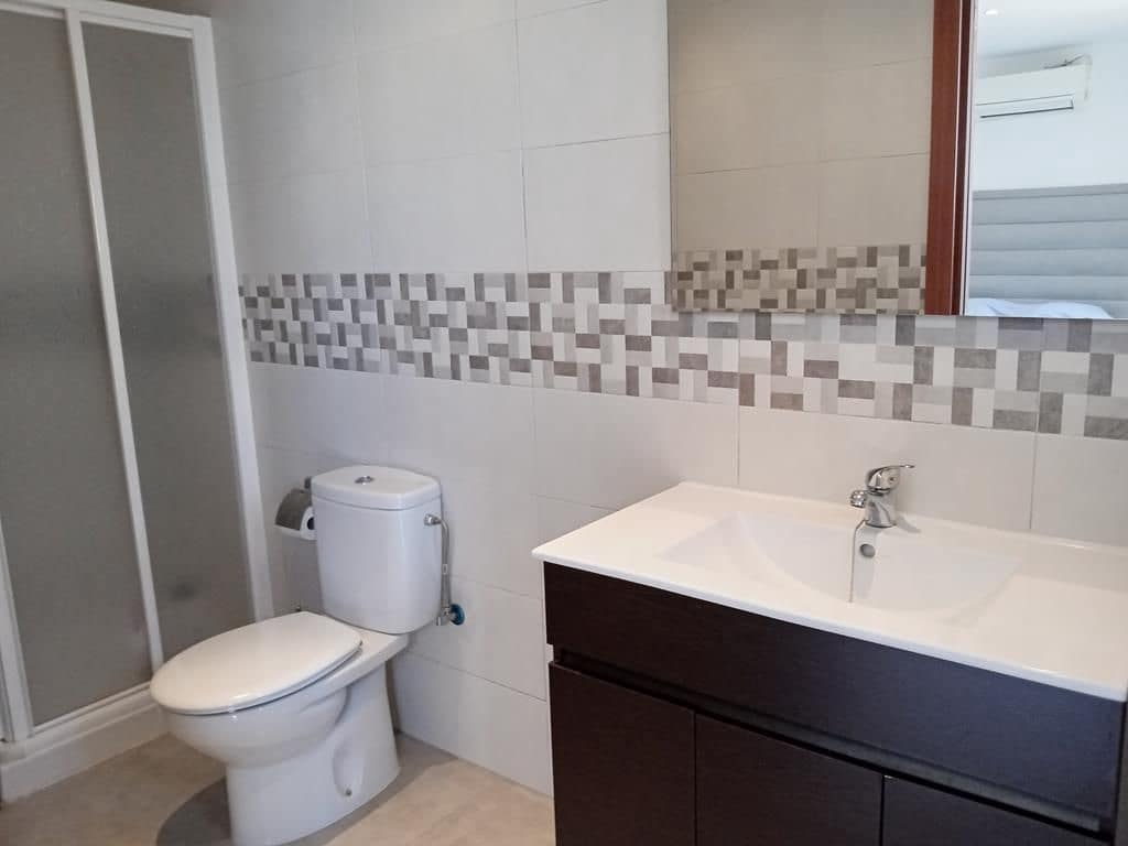 4 slaapkamer Halfvrijstaande villa te koop in Los Montesinos met zwembad garage - € 285.000 (Ref: 9852062)