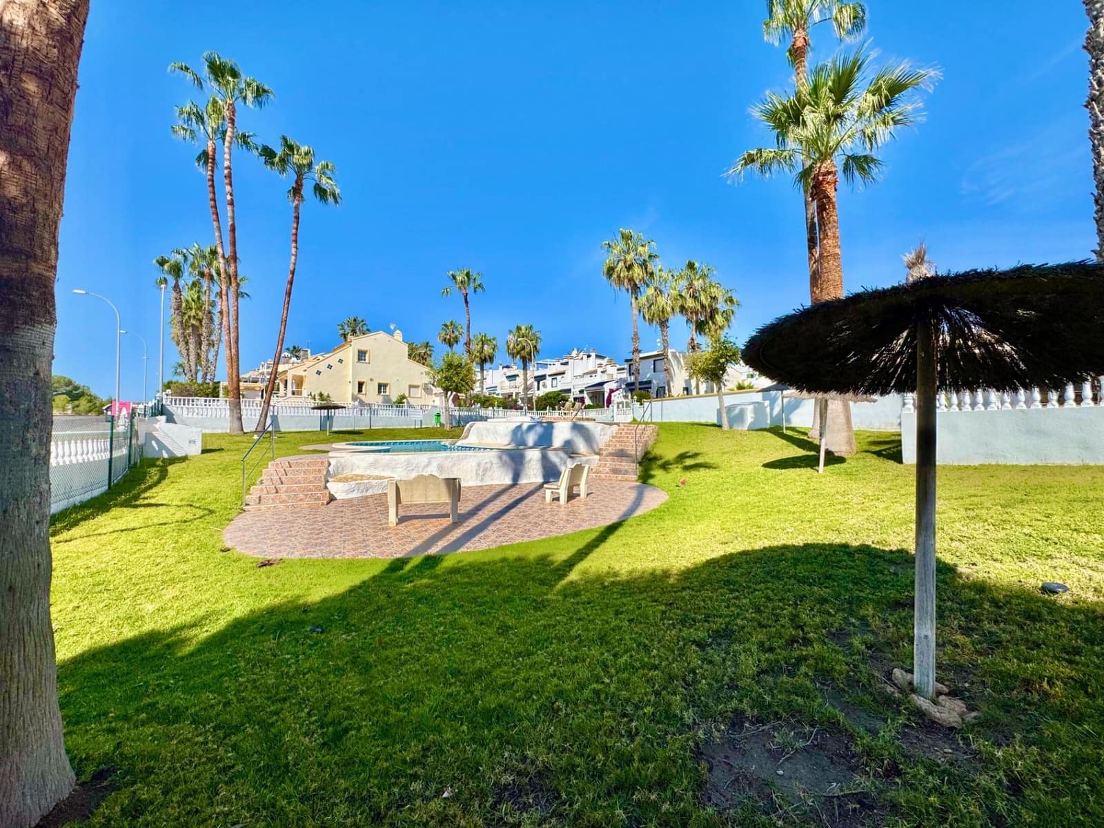 2 soveværelse Bungalow til salg i Orihuela Costa med swimmingpool - € 220.000 (Ref: 9855708)
