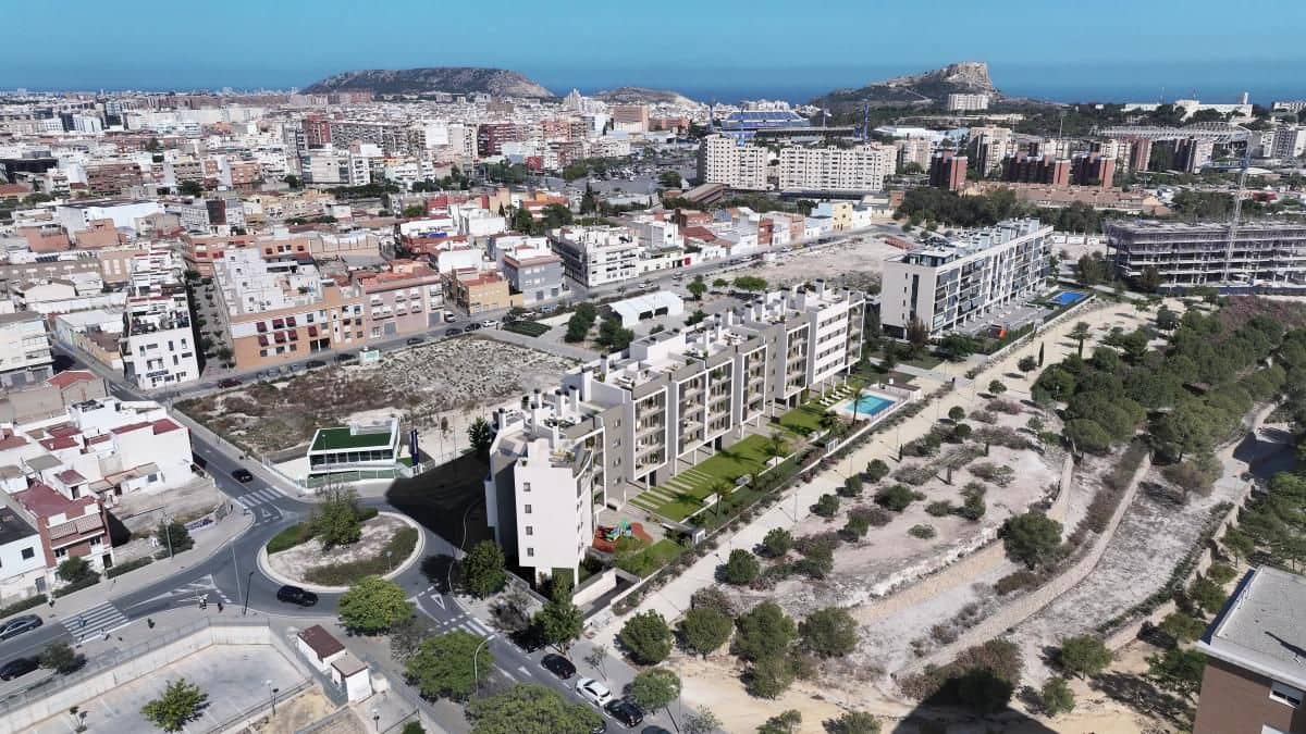4 slaapkamer Appartement te koop in Alicante stad met zwembad - € 439.000 (Ref: 9855722)