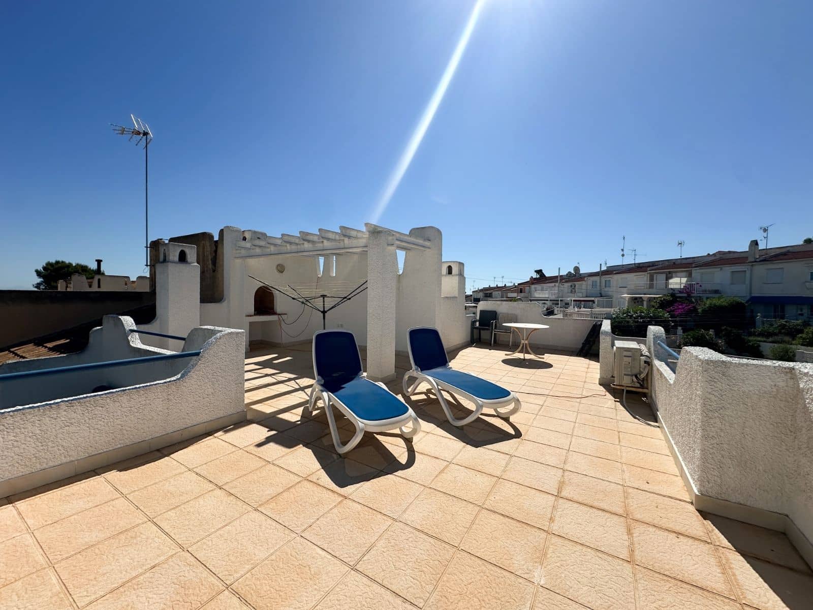 Pareado de 2 habitaciones en La Siesta en venta con piscina garaje - 420.000 € (Ref: 9868897)