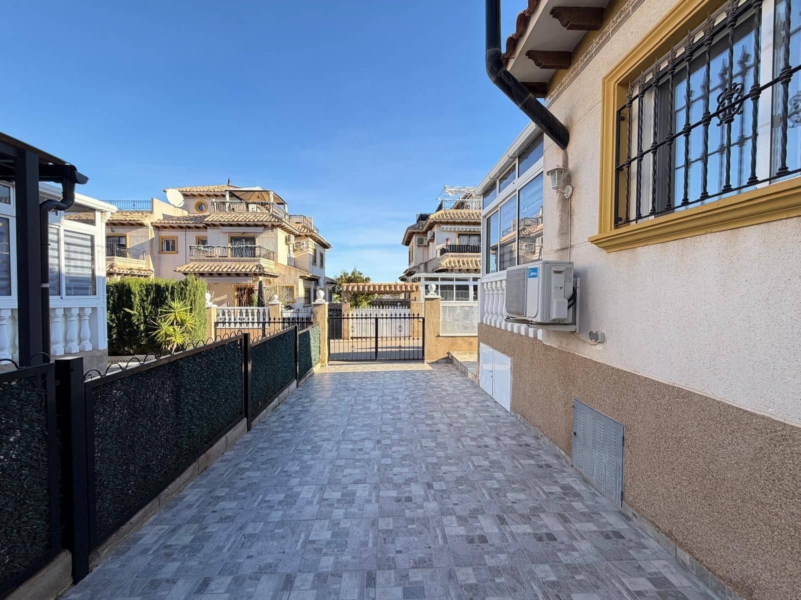2 sypialnia Dom szeregowy na sprzedaż w Filipinas z basenem - 219 900 € (Ref: 9868899)