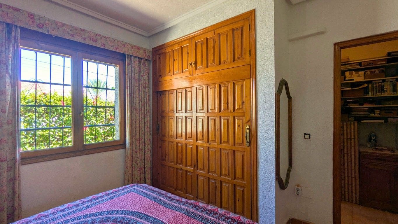 4 makuuhuone Huvila myytävänä paikassa Rojales - 385 000 € (Ref: 9879084)