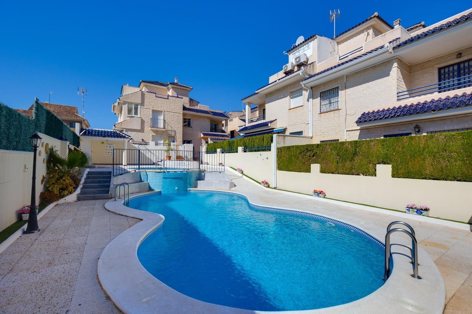 3 quarto Casa em Banda para venda em La Veleta com piscina - 215 000 € (Ref: 9879161)