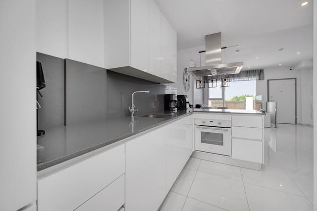3 sovrum Radhus till salu i La Siesta, Torrevieja med pool - 315 000 € (Ref: 9882179)