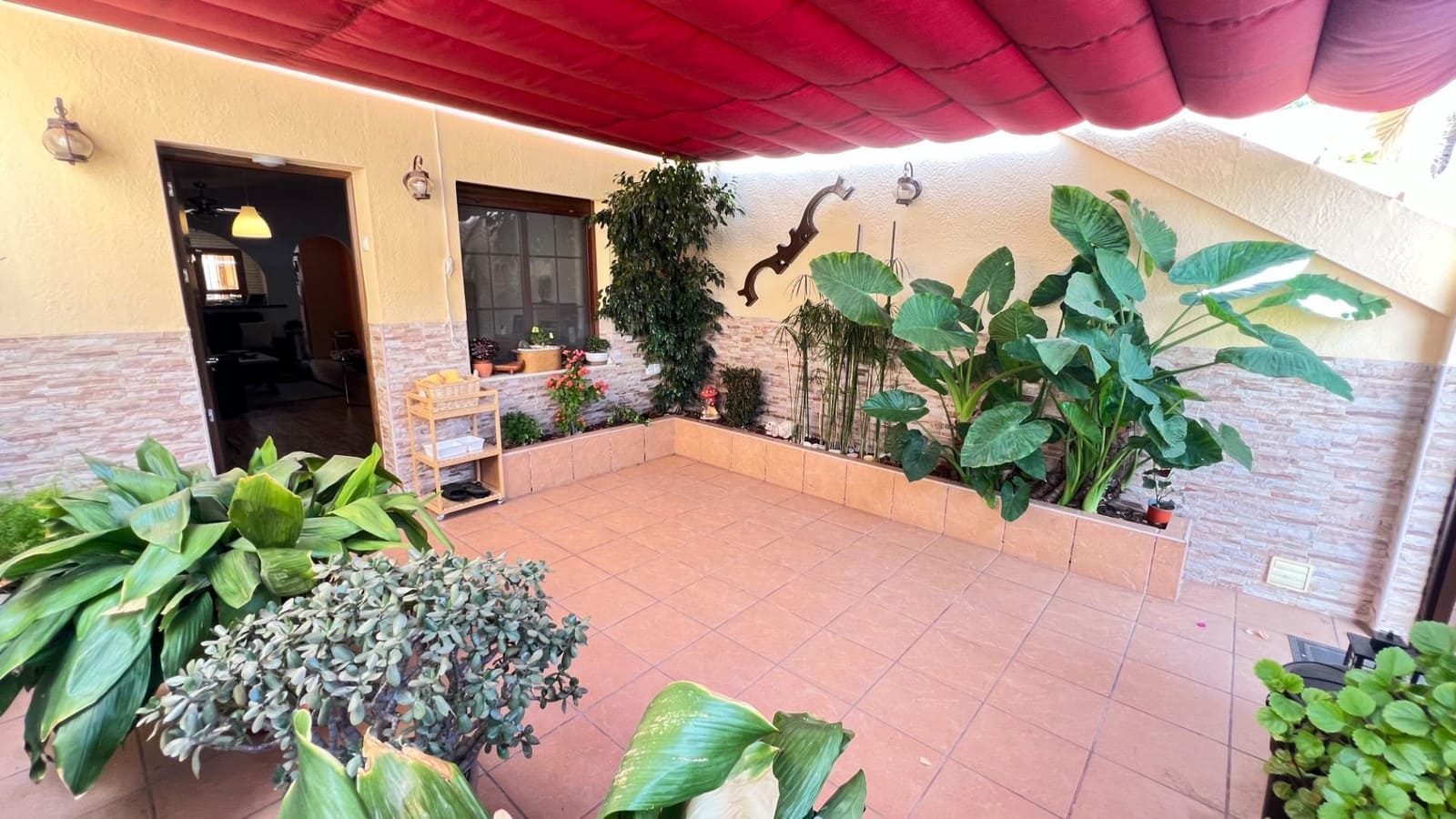 Adosado de 3 habitaciones en Torrevieja en venta - 320.000 € (Ref: 9882180)