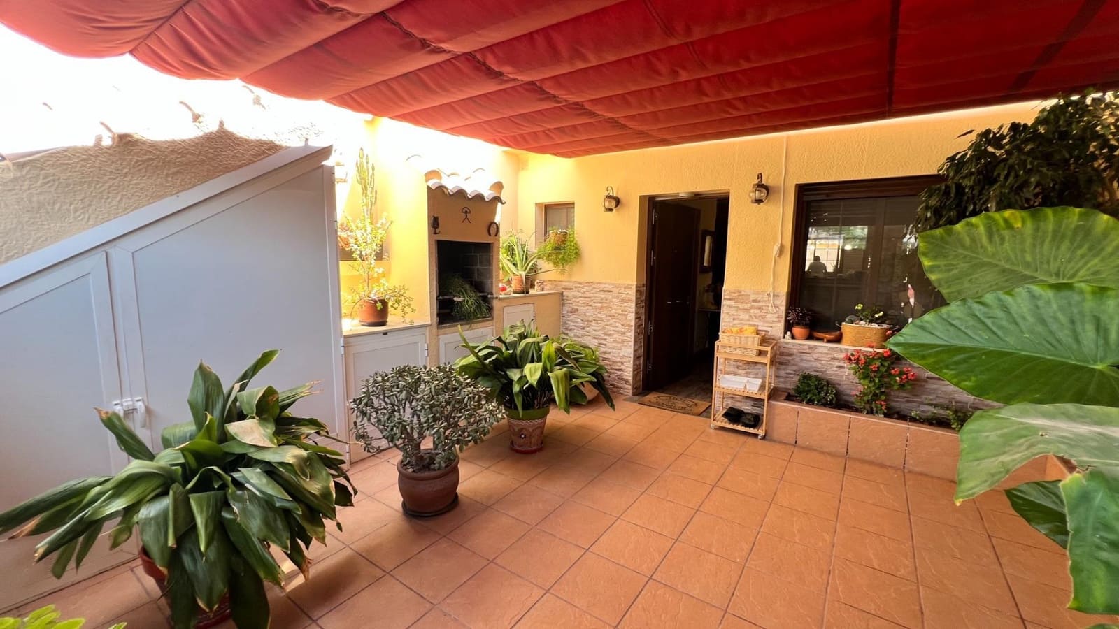Adosado de 3 habitaciones en Torrevieja en venta - 320.000 € (Ref: 9882180)