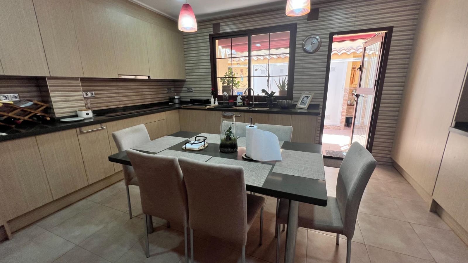 Adosado de 3 habitaciones en Torrevieja en venta - 320.000 € (Ref: 9882180)