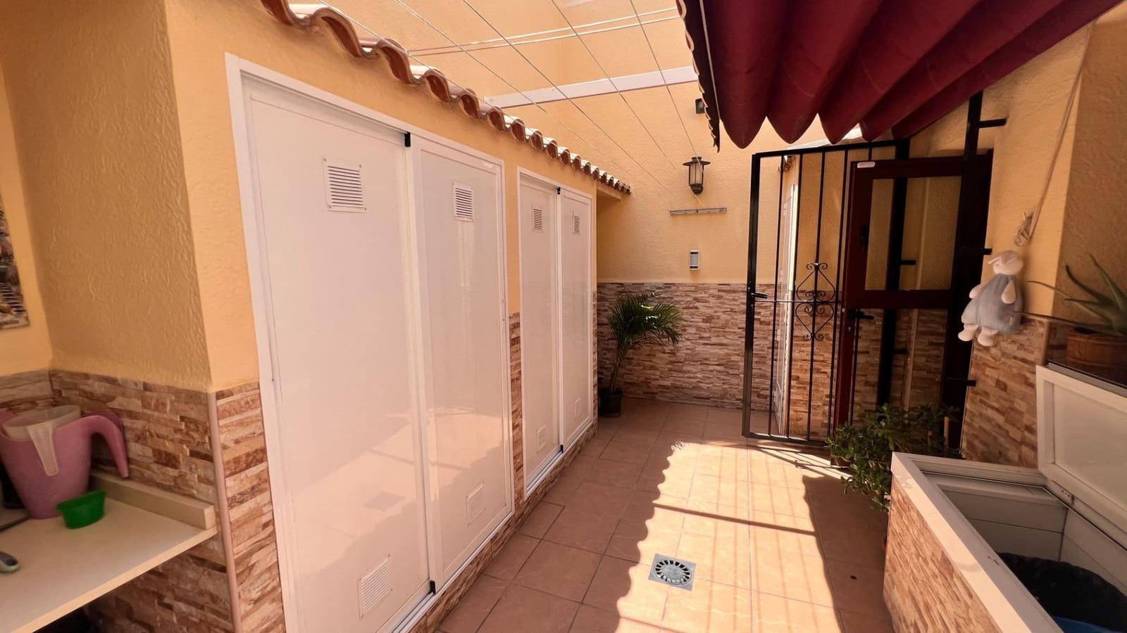 Adosado de 3 habitaciones en Torrevieja en venta - 320.000 € (Ref: 9882180)