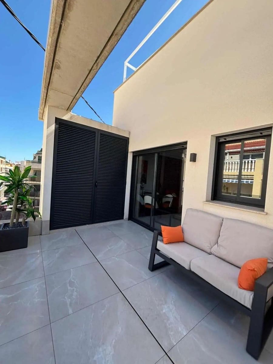 3 soveværelse Penthouse til salg i Torrevieja med swimmingpool - € 399.000 (Ref: 9885072)