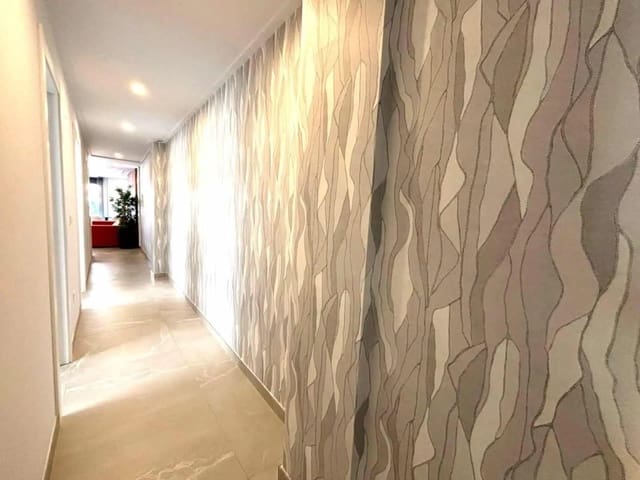 3 soveværelse Penthouse til salg i Torrevieja med swimmingpool - € 399.000 (Ref: 9885072)