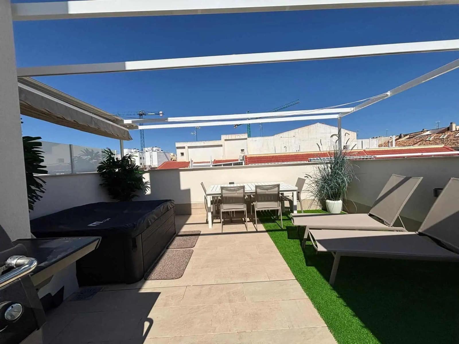 3 soveværelse Penthouse til salg i Torrevieja med swimmingpool - € 399.000 (Ref: 9885072)