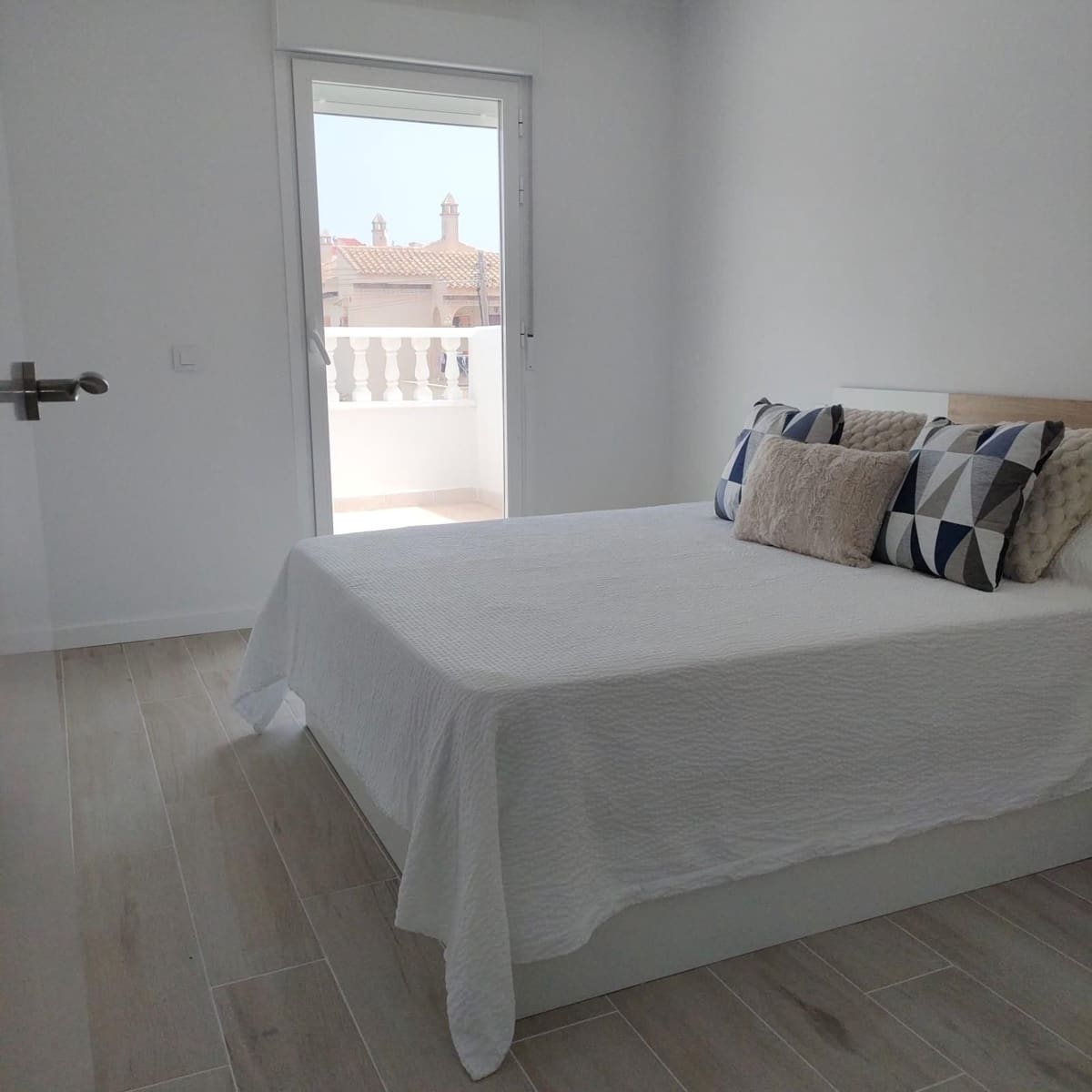 2 soveværelse Byhus til salg i Torrevieja med swimmingpool - € 229.900 (Ref: 9885080)
