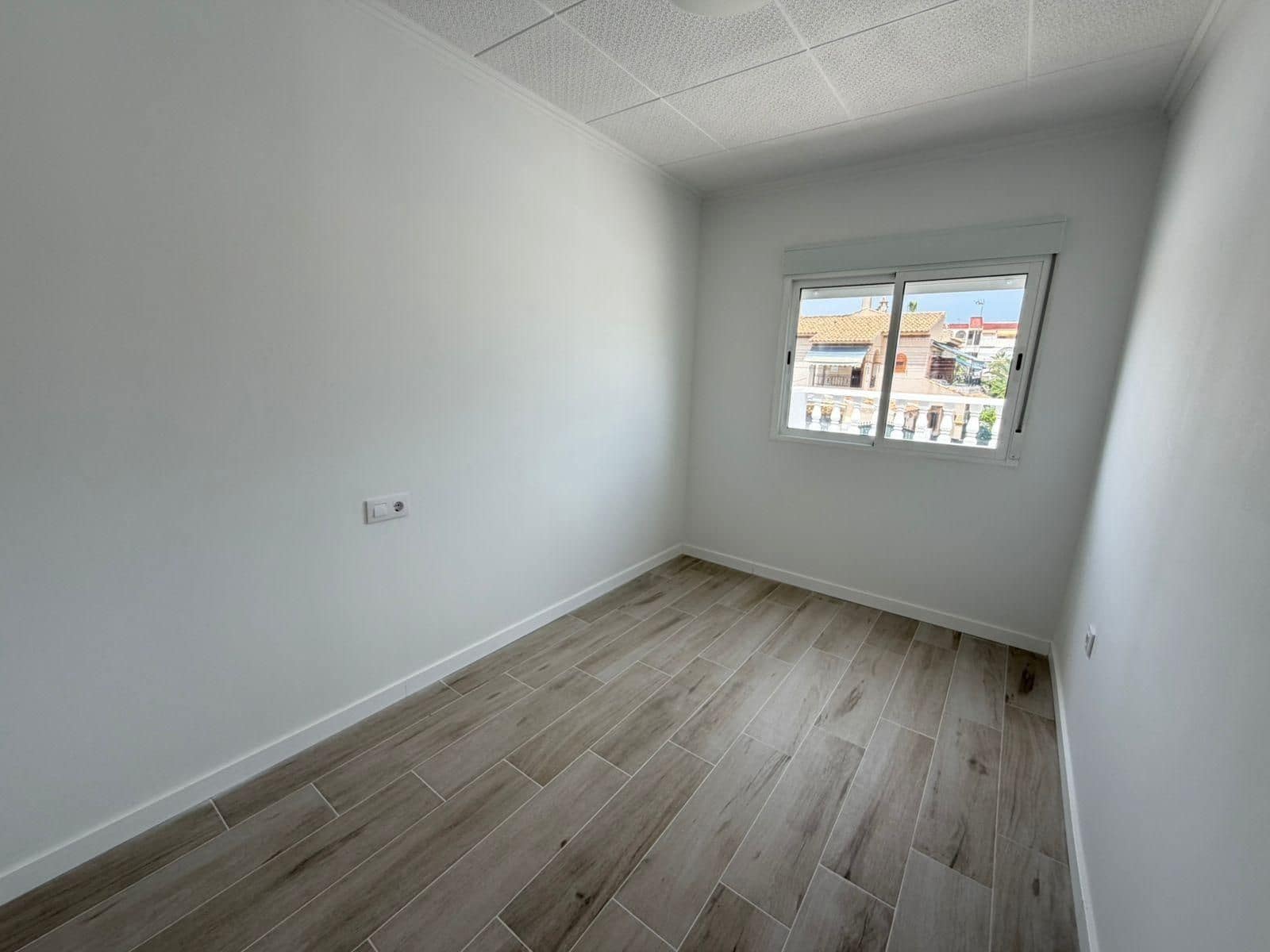 2 soveværelse Byhus til salg i Torrevieja med swimmingpool - € 229.900 (Ref: 9885080)