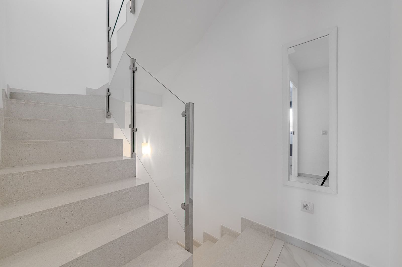 3 bedroom Townhouse for sale in Filipinas - € 325,000 (Ref: 9888180)