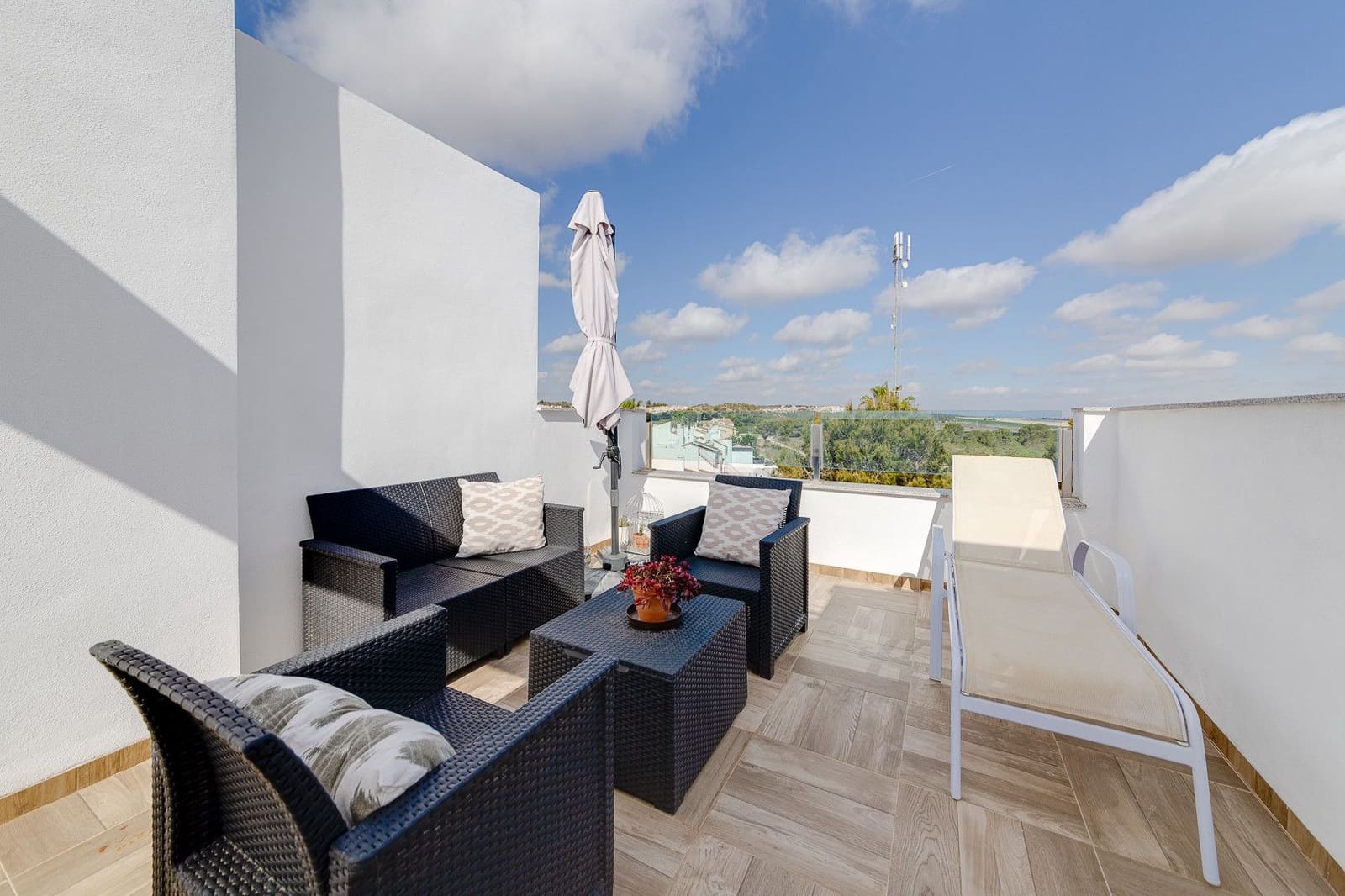 3 bedroom Townhouse for sale in Filipinas - € 325,000 (Ref: 9888180)