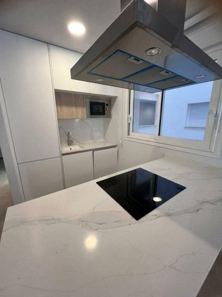 Apartamento de 2 habitaciones en Torrevieja en venta con piscina - 430.000 € (Ref: 9889030)