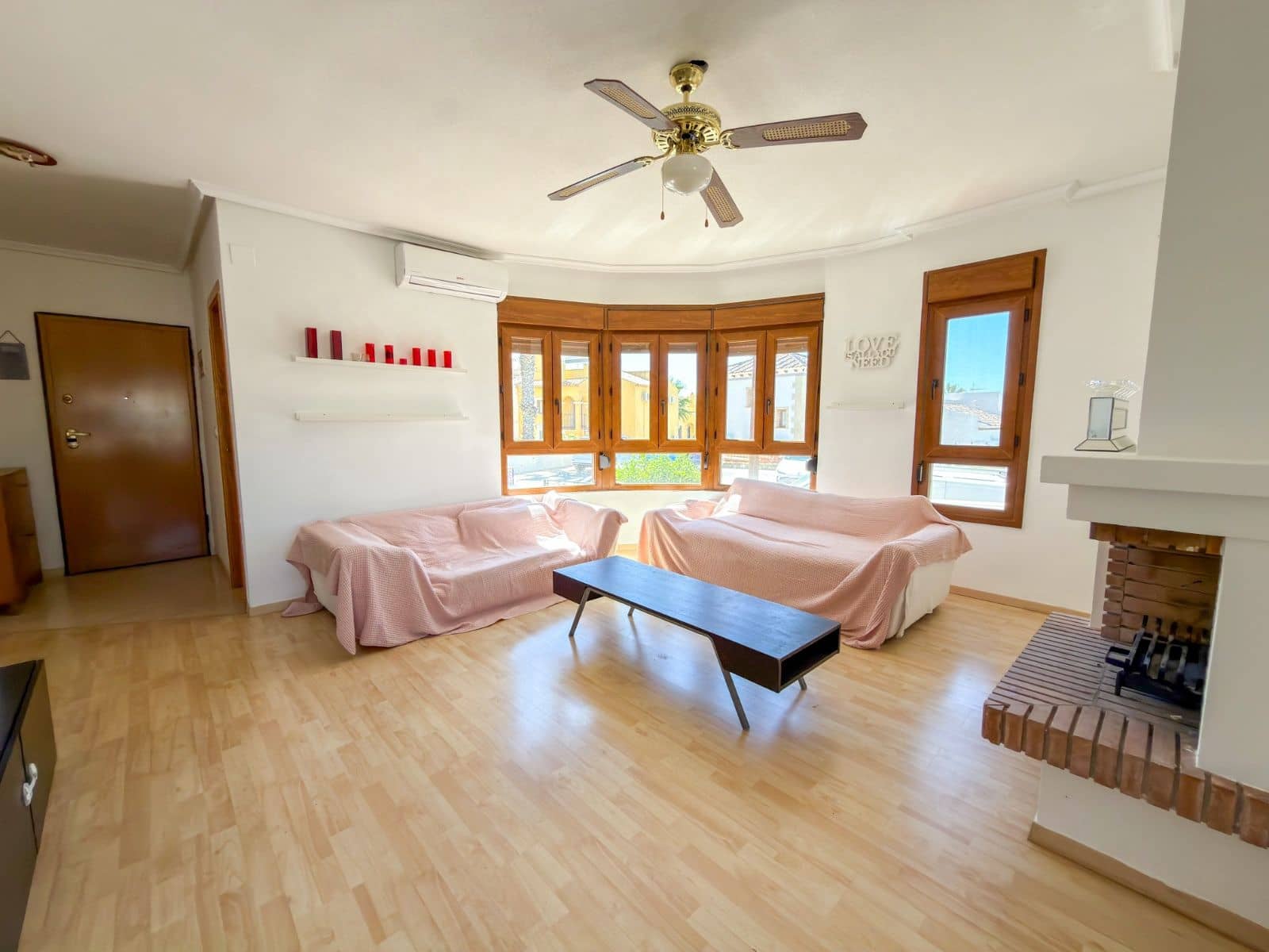 Chalet de 3 habitaciones en Algorfa en venta con piscina - 375.000 € (Ref: 9892585)