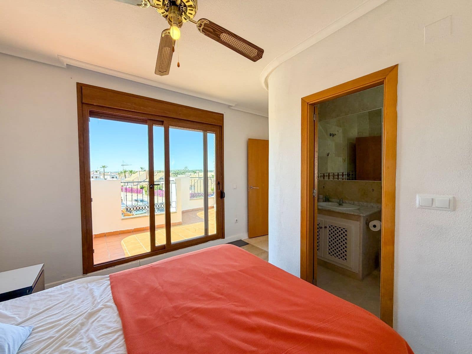 Chalet de 3 habitaciones en Algorfa en venta con piscina - 375.000 € (Ref: 9892585)
